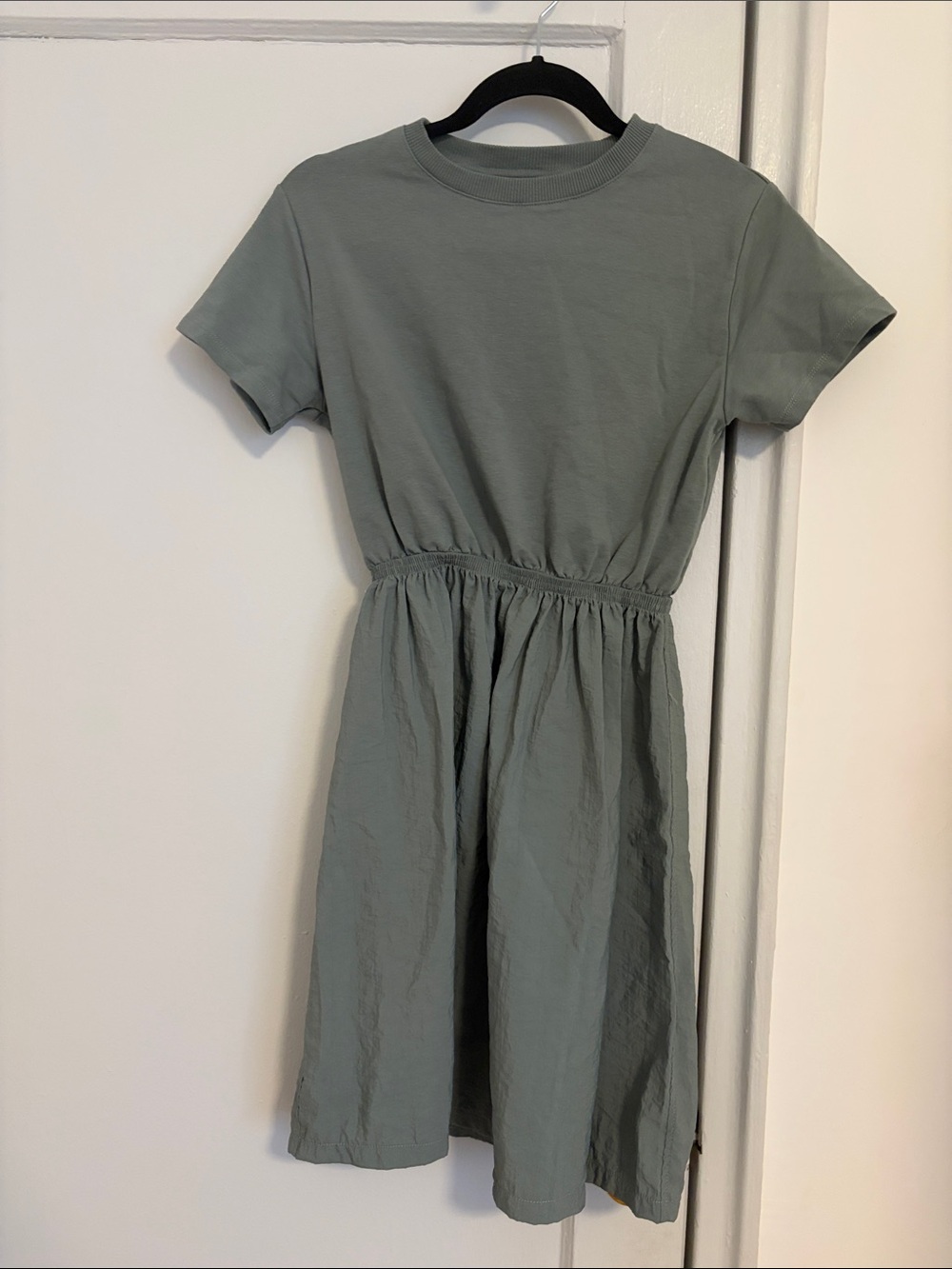 Zara Girls' Short-Sleeve Sage Green Elastic-Waist Dress